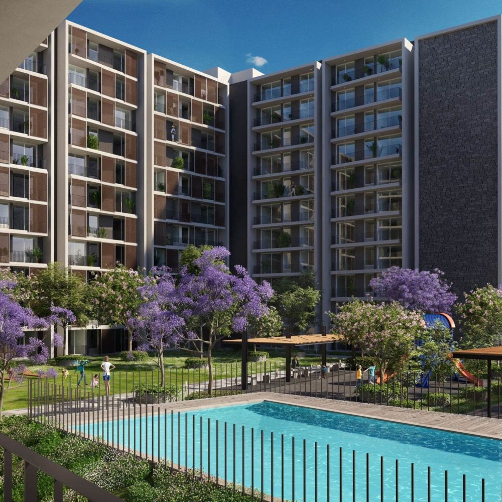 Vista de la amplia piscina y jardín del proyecto Aliwen de Inmobiliaria Absalón